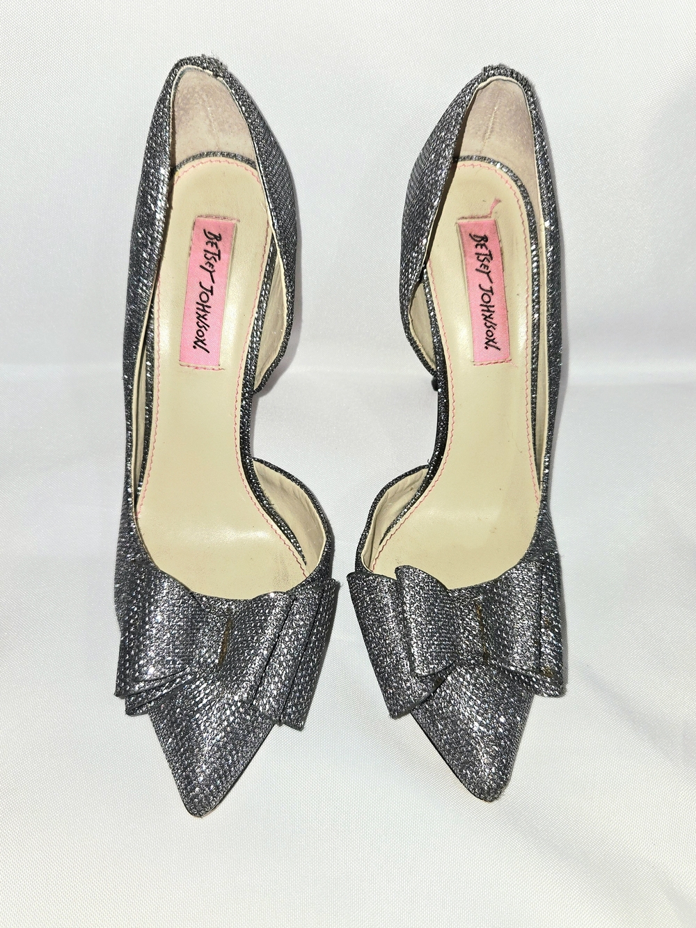 NWOB Betsey Johnson Silver D'Orsay Pointed-Toe Bow Pumps - 7.5